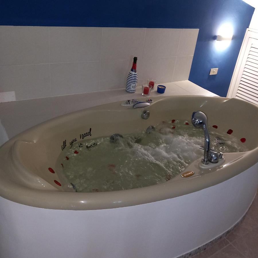 Wendy House Apartament Бари Экстерьер фото