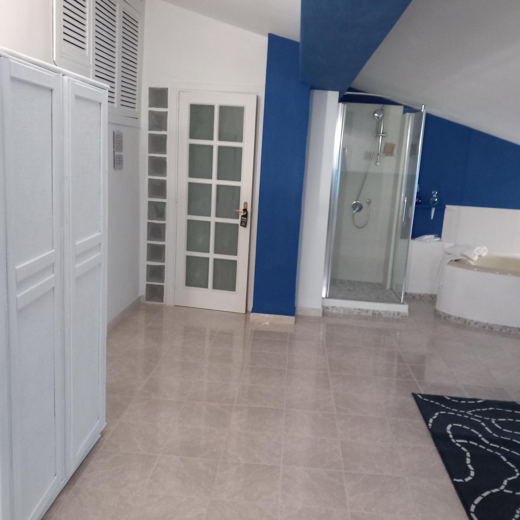 Wendy House Apartament Бари Номер фото